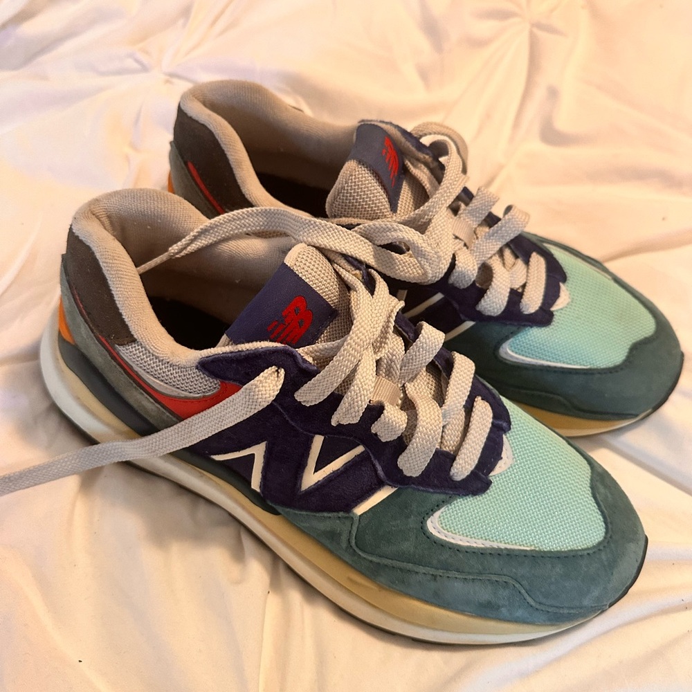 Suede New Balance SKU: M5740FY1 Size 9
Colorway:Light Cliff Grey/Velocity Red